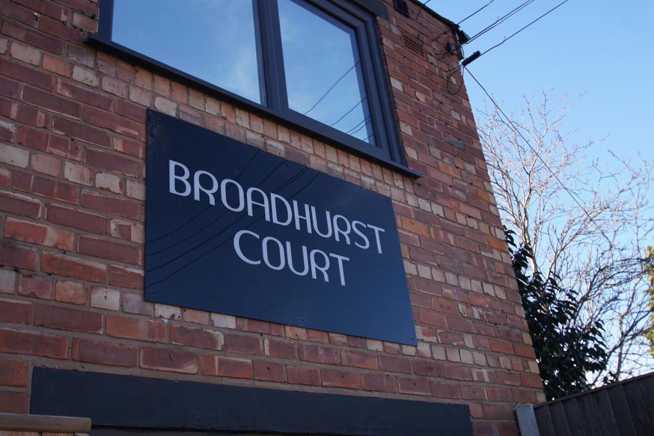Air Host And Stay - Apartment 5 Broadhurst Court Sleeps 6 Minutes From Town Centre สต็อกพอร์ต ภายนอก รูปภาพ