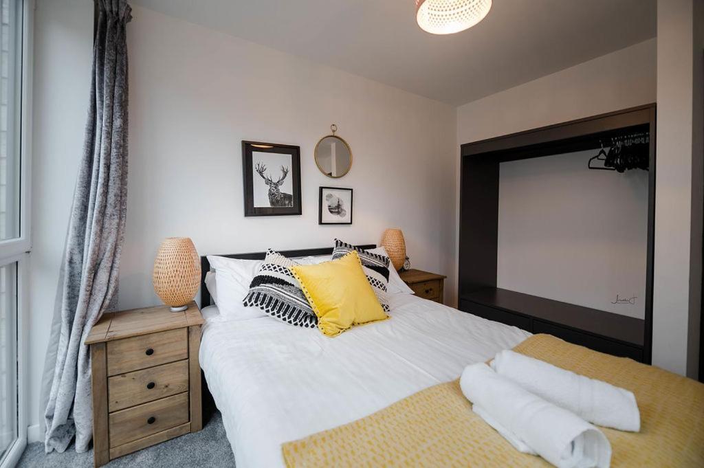 Air Host And Stay - Apartment 5 Broadhurst Court Sleeps 6 Minutes From Town Centre สต็อกพอร์ต ภายนอก รูปภาพ