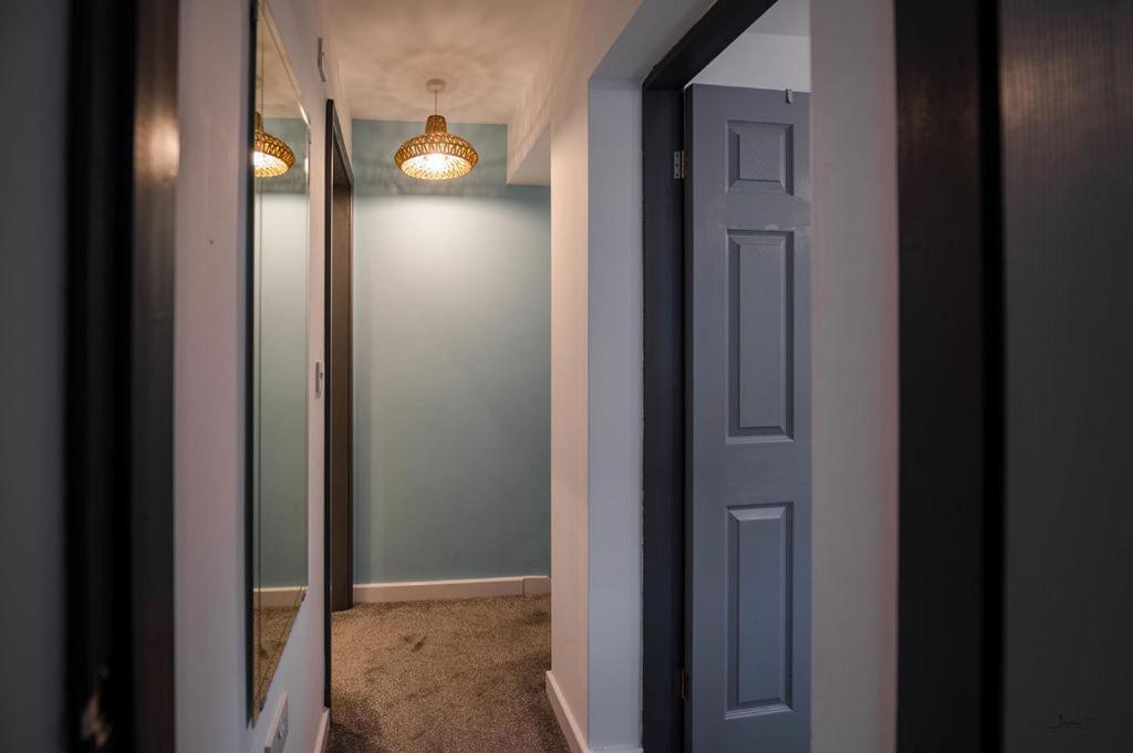 Air Host And Stay - Apartment 5 Broadhurst Court Sleeps 6 Minutes From Town Centre สต็อกพอร์ต ภายนอก รูปภาพ