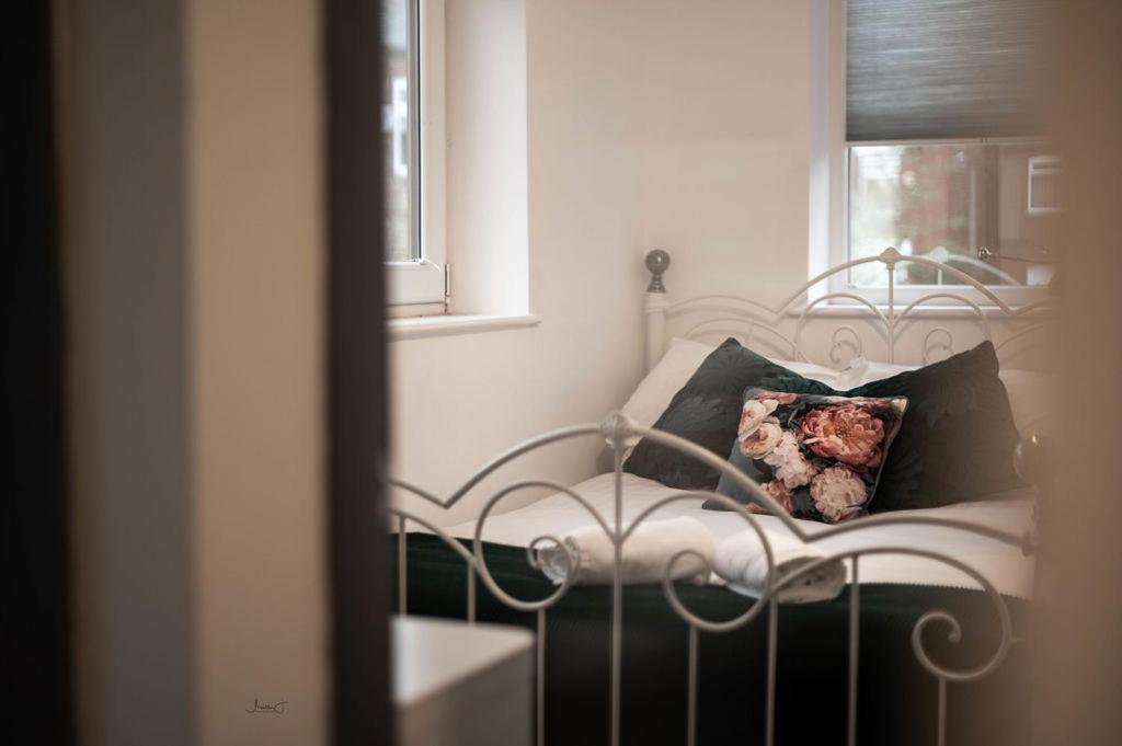 Air Host And Stay - Apartment 5 Broadhurst Court Sleeps 6 Minutes From Town Centre สต็อกพอร์ต ภายนอก รูปภาพ